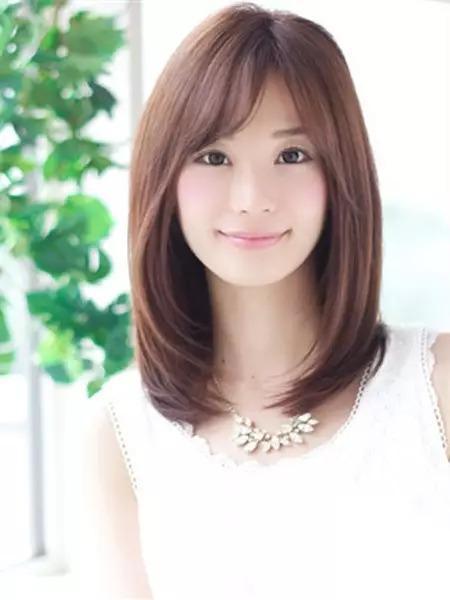 從入門到精通，2025最新短直發(fā)發(fā)型指南，引領(lǐng)時(shí)尚風(fēng)潮！