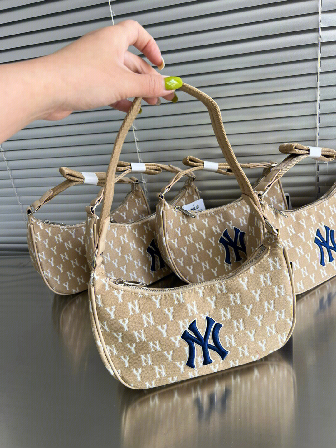 MLB包最新潮流，科技重塑時(shí)尚，完美融合功能與美觀