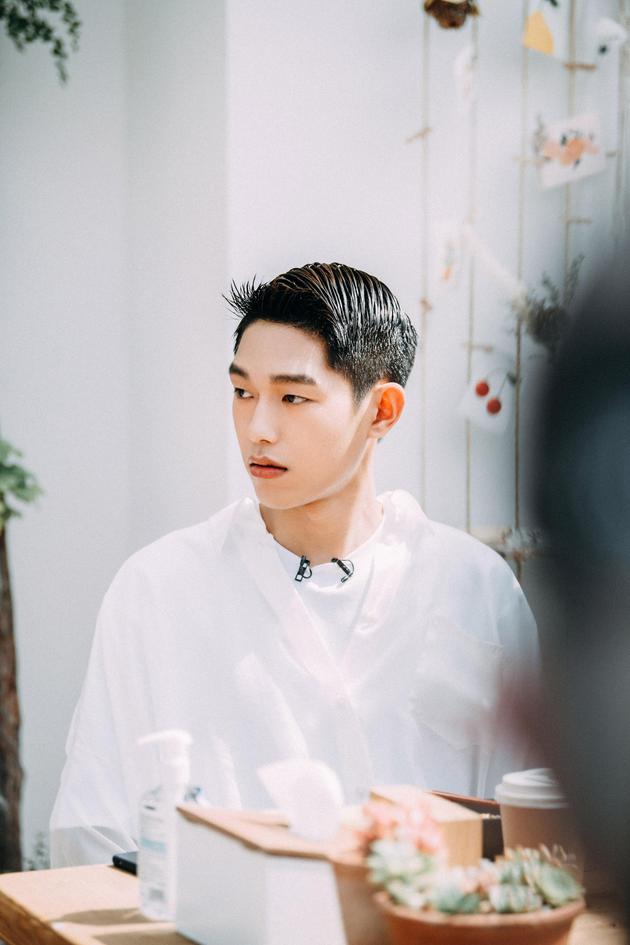 王鏘，時(shí)尚潮流的引領(lǐng)者最新動(dòng)態(tài)