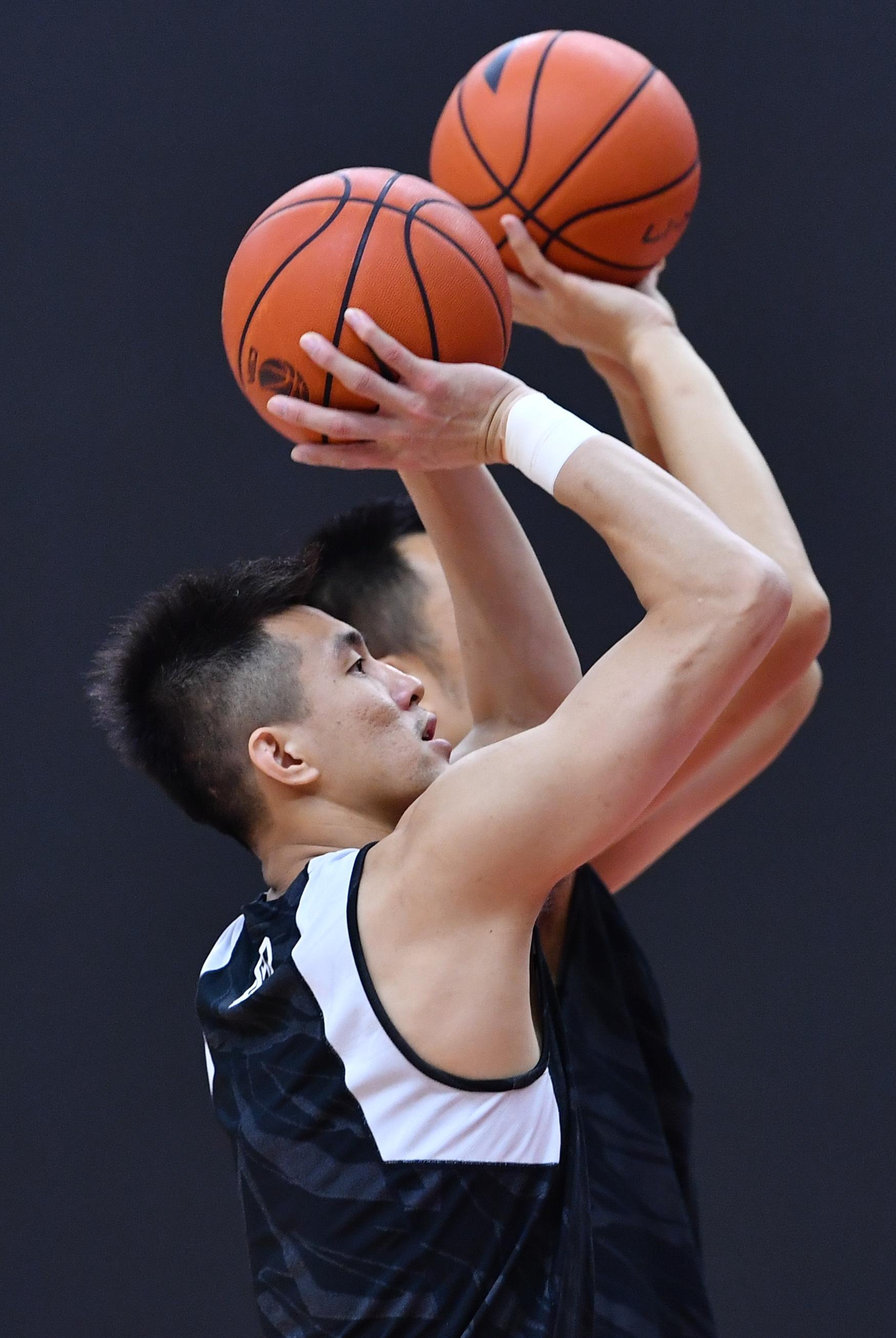 郭艾倫最新照片，籃球場(chǎng)上的風(fēng)云人物與勵(lì)志成長故事