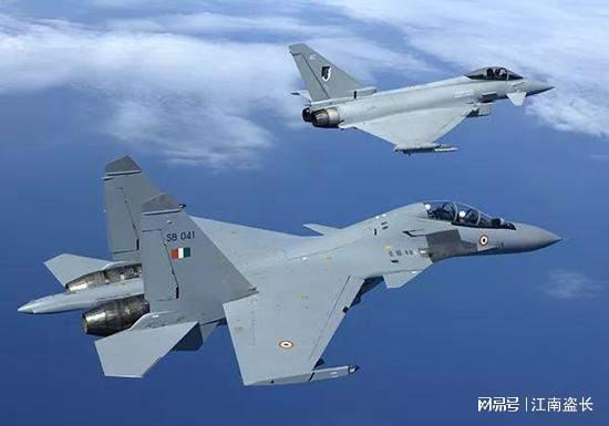 科技與力量之典范，最新型重型戰(zhàn)機(jī)重磅登場(chǎng)