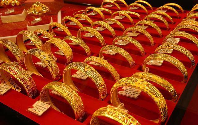 最新黃金回收價(jià)格老鳳祥，科技重塑黃金價(jià)值，引領(lǐng)未來(lái)生活體驗(yàn)