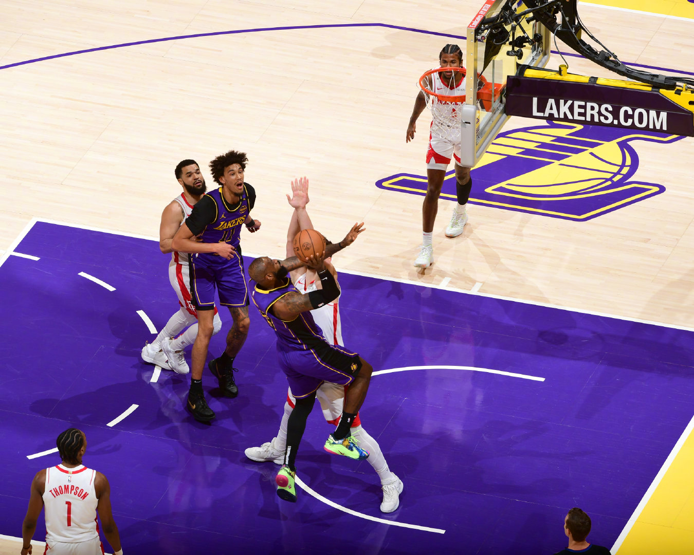 湖人火箭精彩集錦，科技巨獻(xiàn)，前所未有的籃球盛宴體驗(yàn)