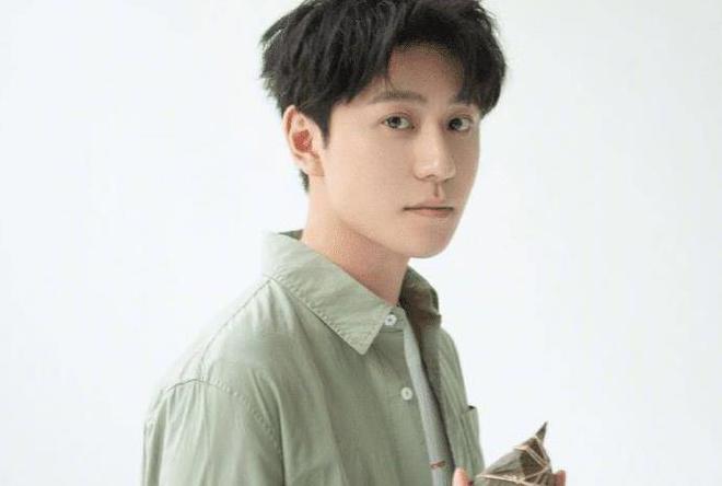 秦俊杰最新戀情曝光，情感新動向揭秘！