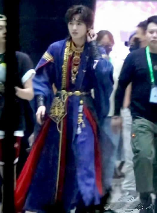 王牌最新路透照揭秘，小巷深處的獨(dú)特風(fēng)情